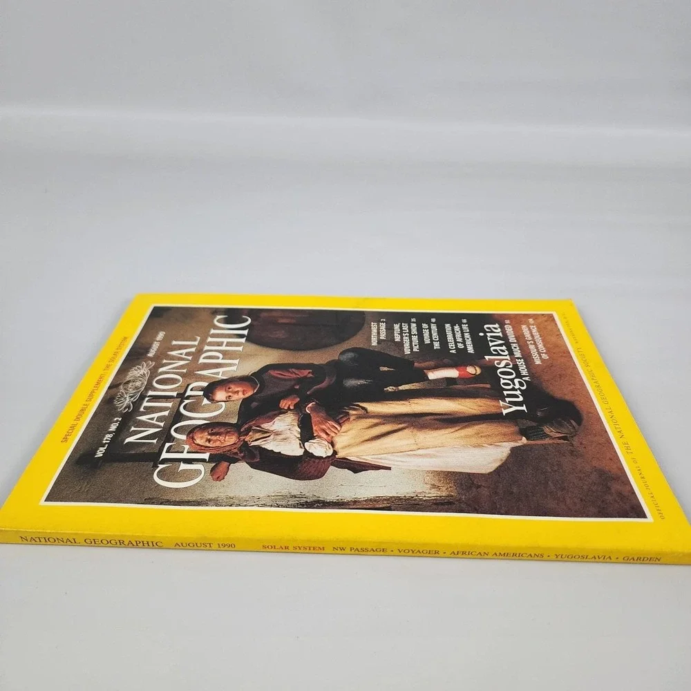 National Geographic‎ Magazine August 1990 No Insert